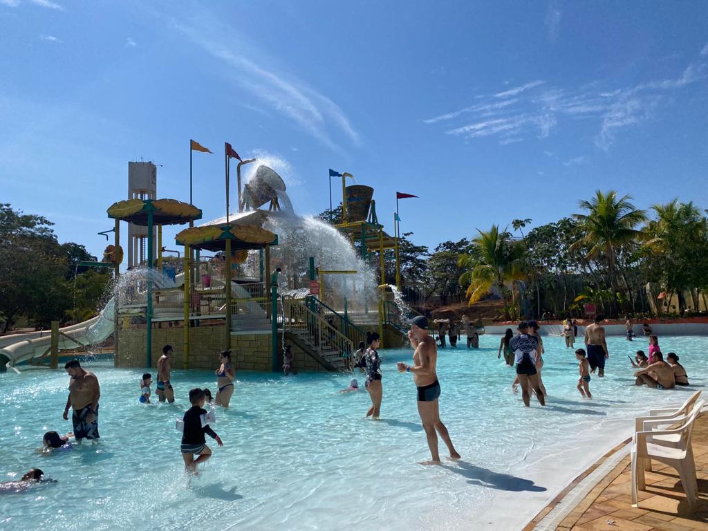 Hot Beach Parque & Resorts